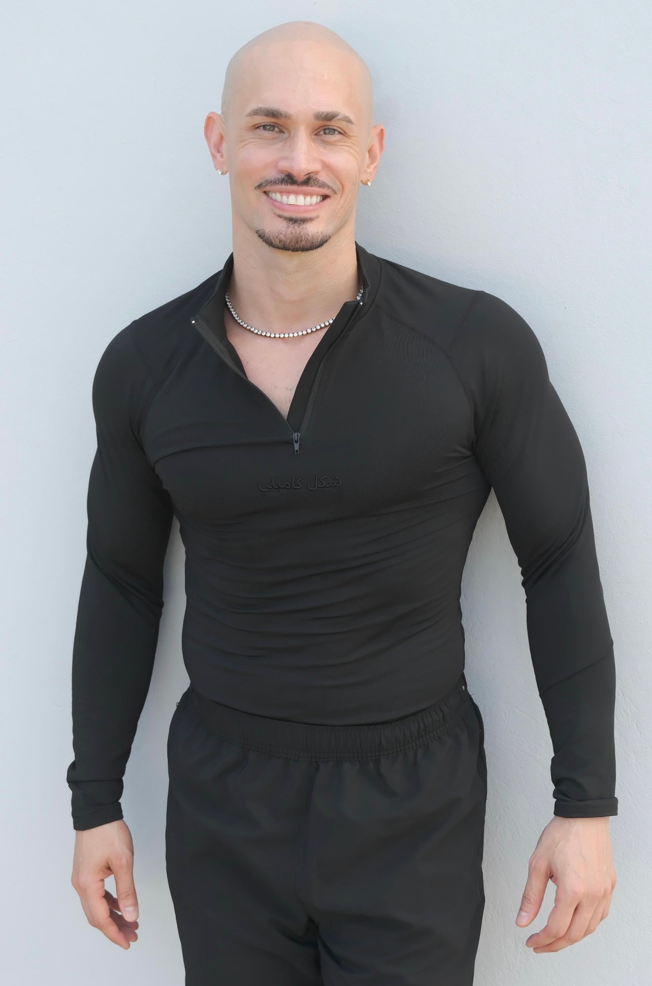 BLACK Z NECK